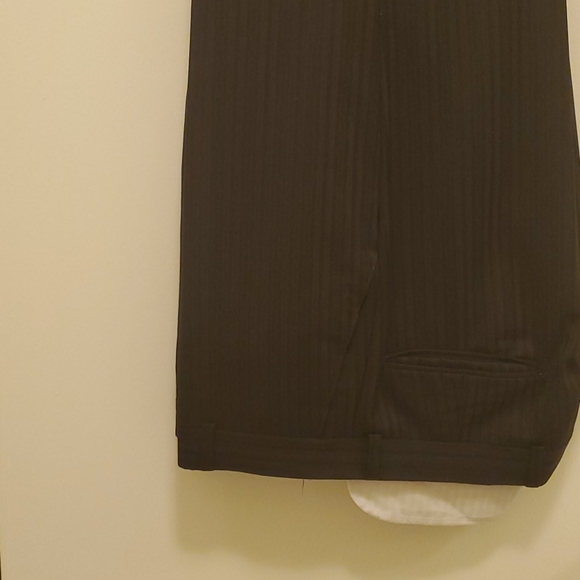Men's Suit - Picture 4 of 5